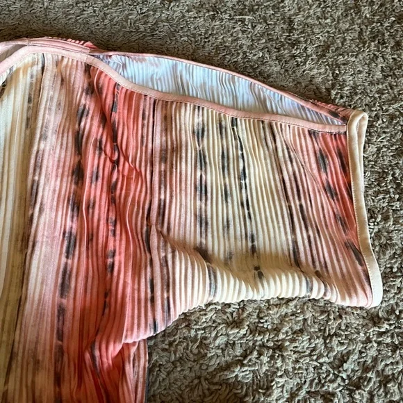 Fun accordion cold shoulder flowy midi dress - Picture 6 of 6